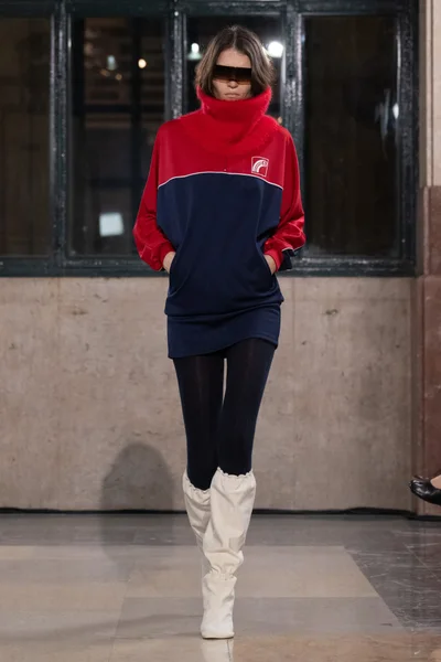 Look 16